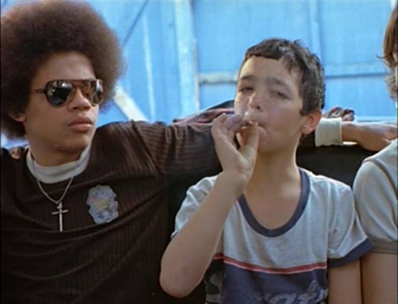 E o Brasil? A versão masculina e brasileira de Christiane F. pode ser Pixote. No   filme de Hector Babenco de 1980, o menino interpretado por Fernando Ramos   da Silva se envolve com drogas e a marginália, após fugir da Febem