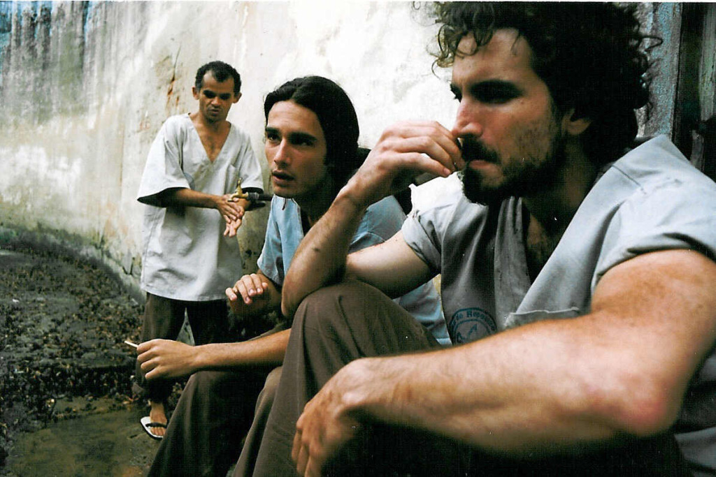 No século 21, alguns filmes brasileiros também tiveram cenas com maconha.   Bicho de Sete Cabeças (2000) narrava o drama de um adolescente internado   pelo pai num manicômio apenas por ter fumado maconha