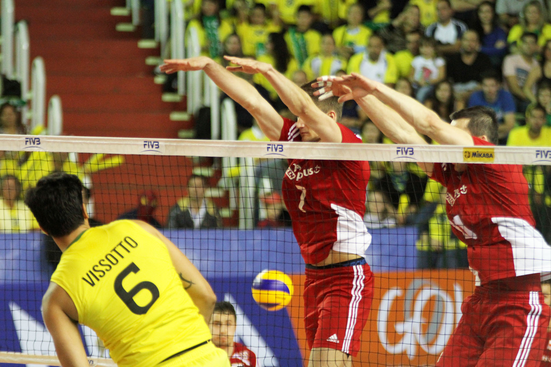 Brasil perde para Polônia e soma terceira derrota na Liga Mundial de vôlei