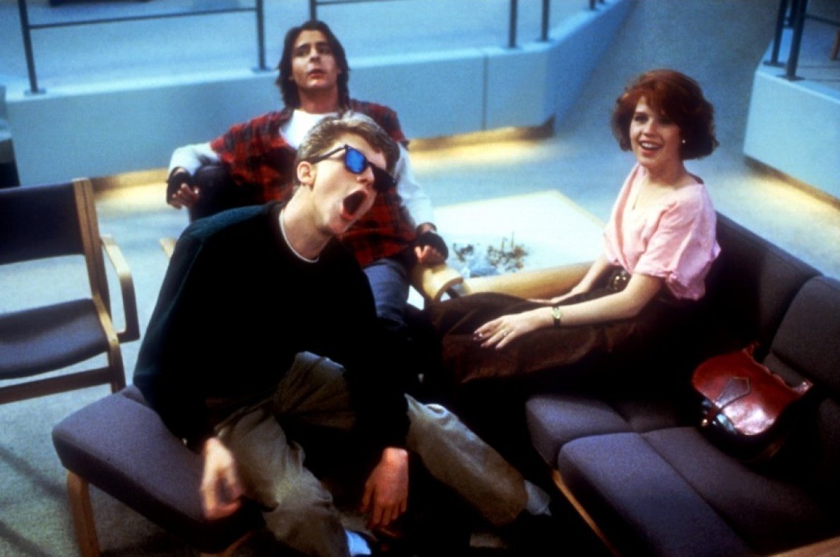 O clássico Clube dos Cinco (1985) trazia um grupo de adolescentes de   castigo na biblioteca da escola. Para relaxar, fumaram maconha