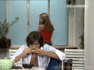 Outras cenas mostravam no fundo da tela a turma que morava no apartamento   de Alfredo fumando algo e rindo. Em Vale Tudo (1988), algumas cenas   também sugeriram uso de maconha