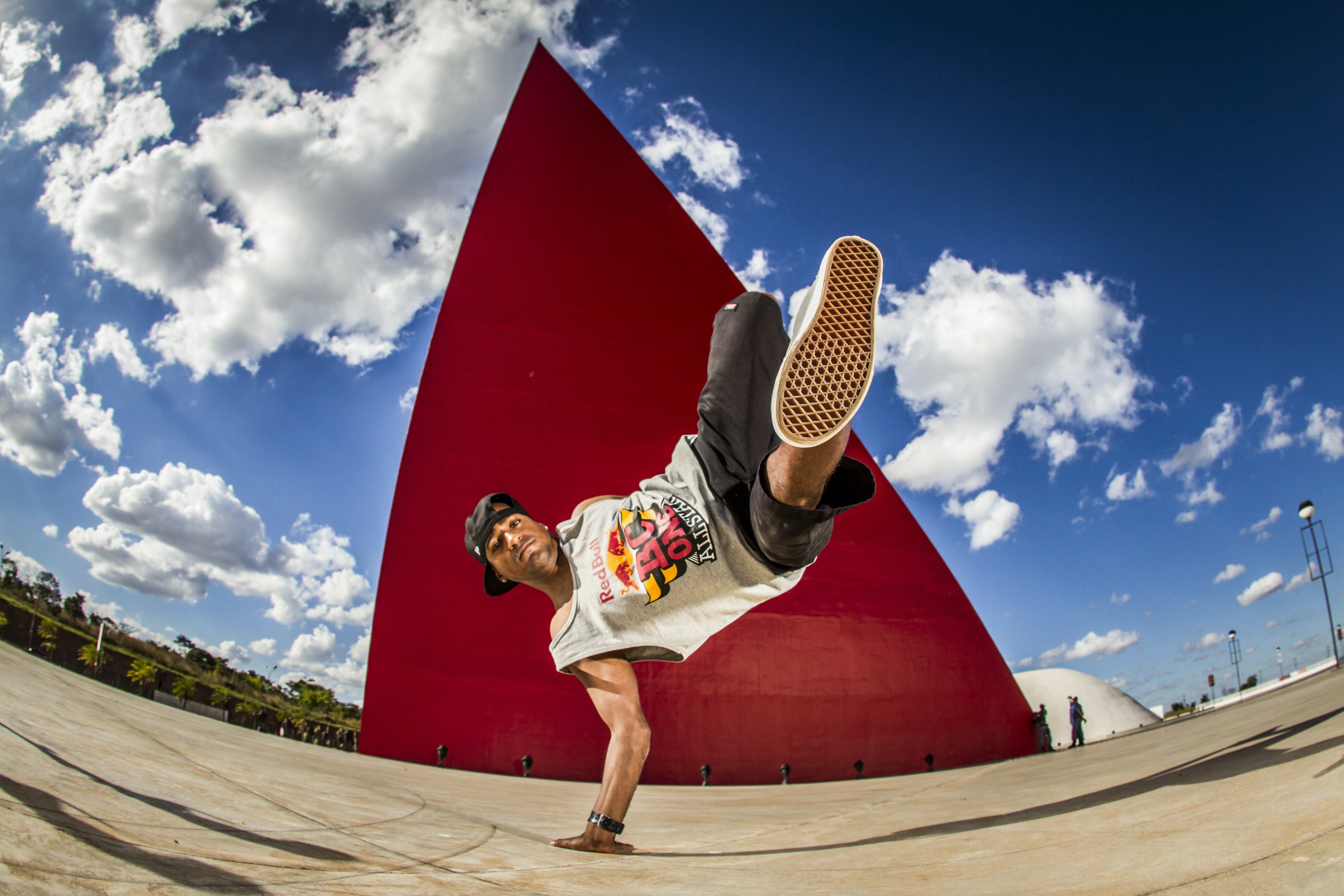 São Paulo é o palco da final brasileira do mundial de b-boys: uma batalha de ritmo e superação entre os melhores do país