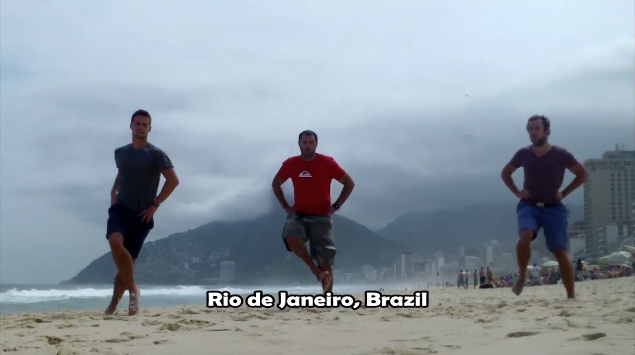 Três irlandeses viajam dançando pelo mundo e o resultado é este vídeo