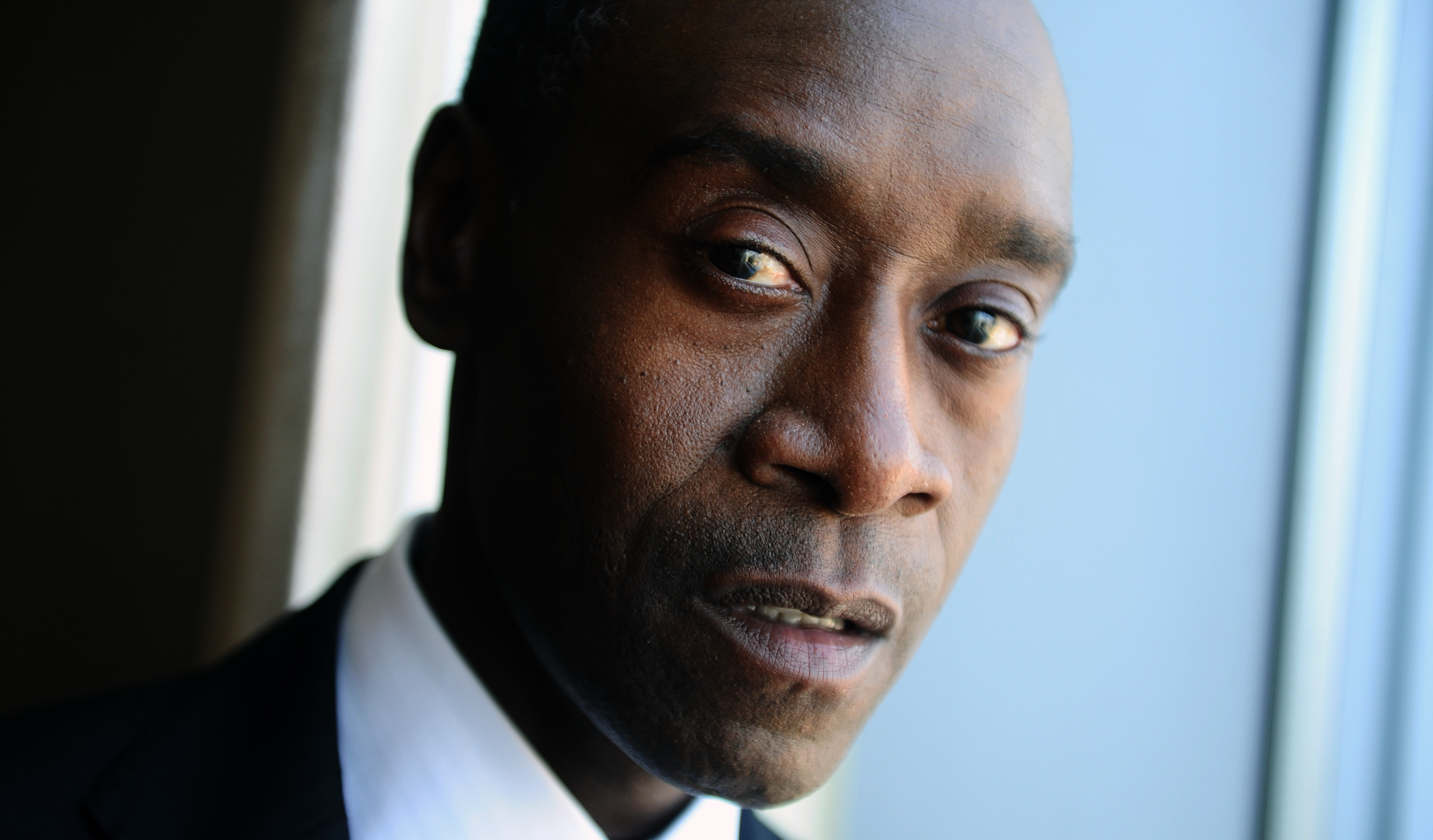 Don Cheadle pede verba no esquema crowdfunding para cinebiografia de Miles Davis