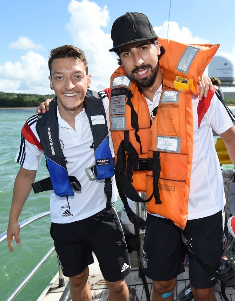 Özil: meia alemão, com origem turca, arrasa no português em post no Facebook