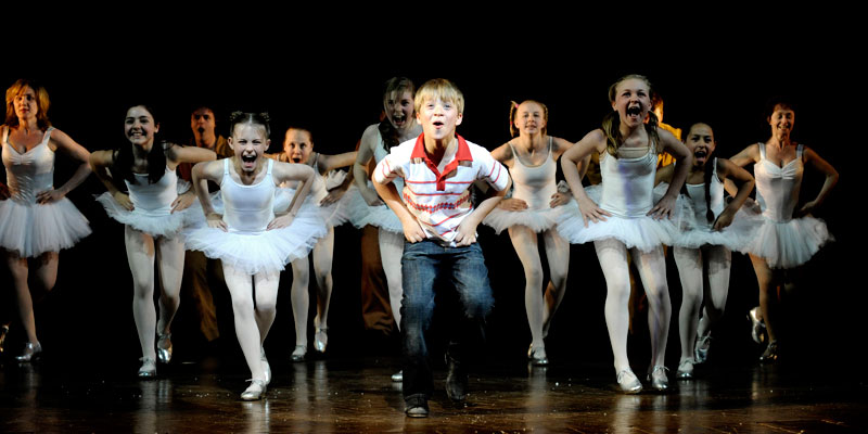 Espetáculo musical Billy Elliot será transmitido ao vivo para os cinemas em uma única data