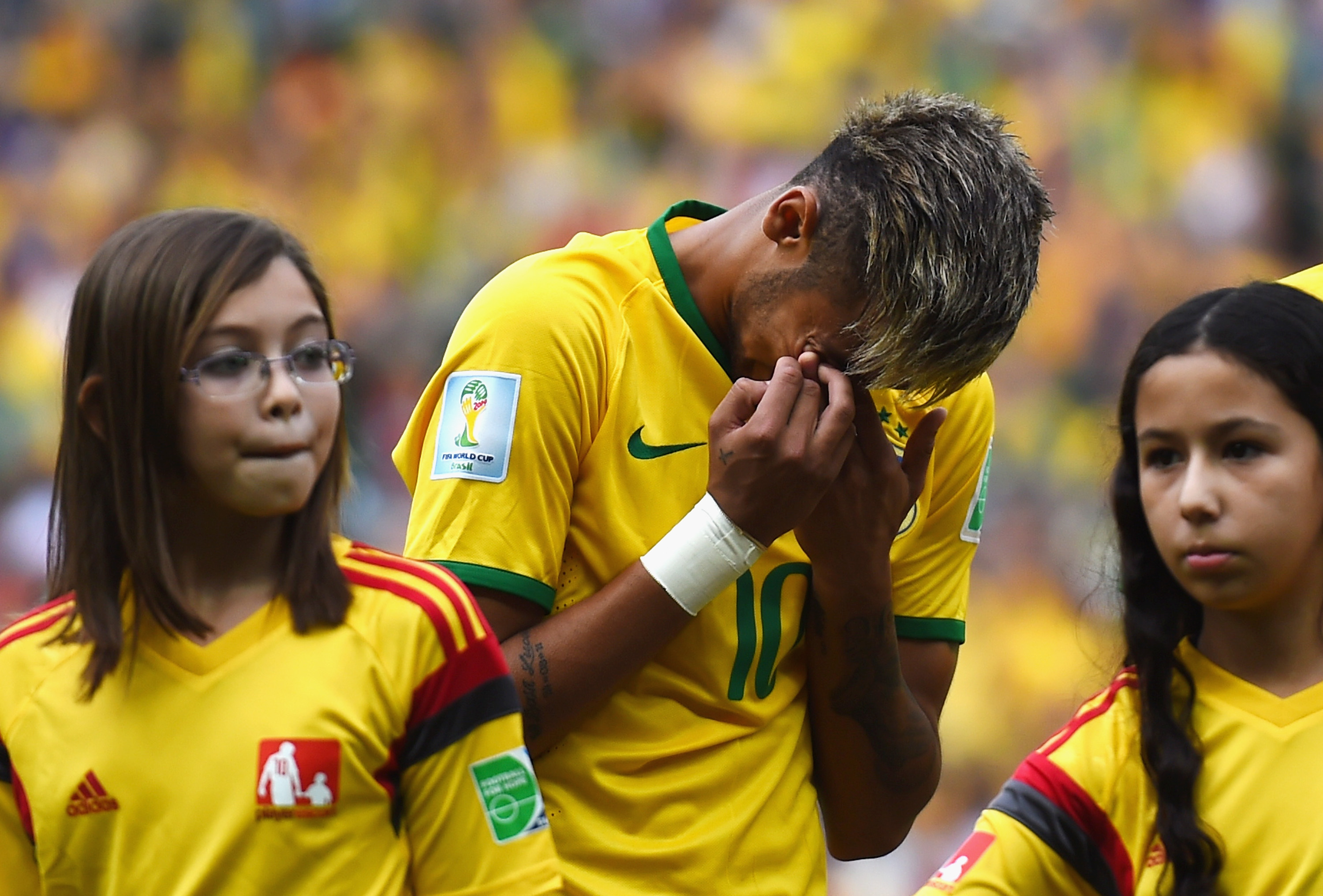 Neymar chora, goleiro brilha, Zé Bonitinho aparece na torcida e Brasil só empata; veja fotos