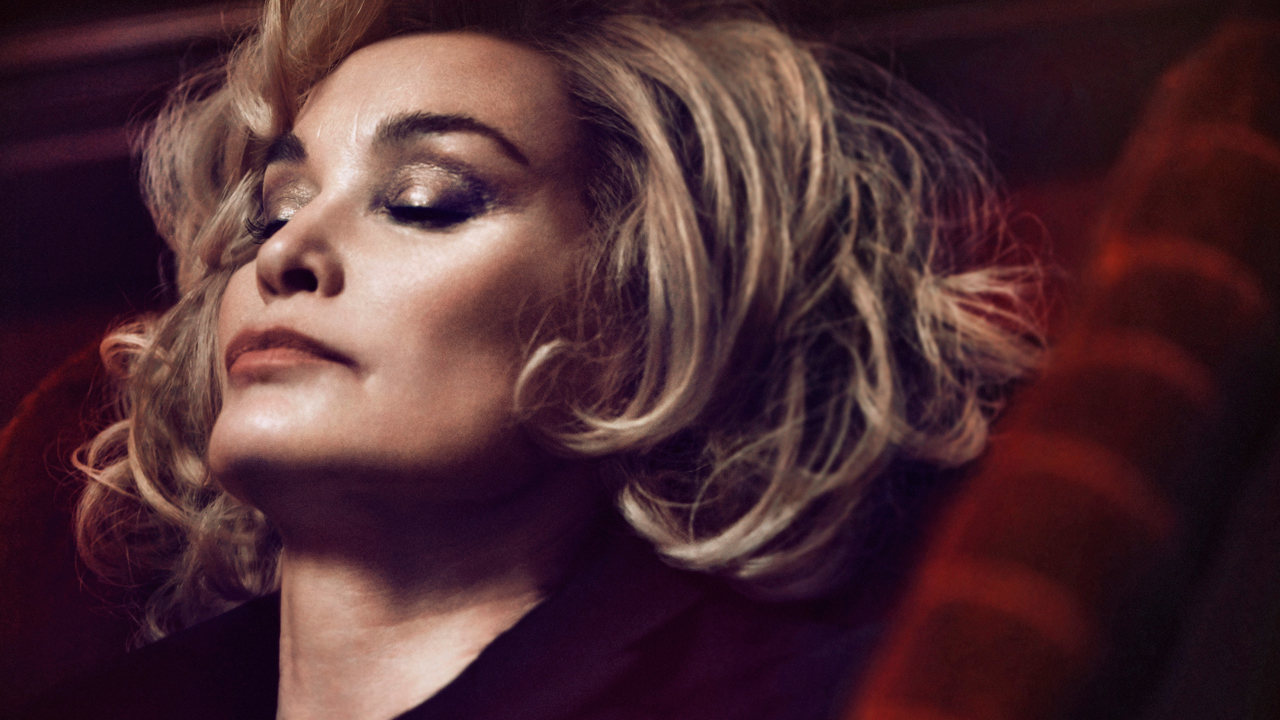 A atriz estadunidense Jessica Lange, de 65 anos, também será garota propaganda, só que da Marc Jacobs Beauty