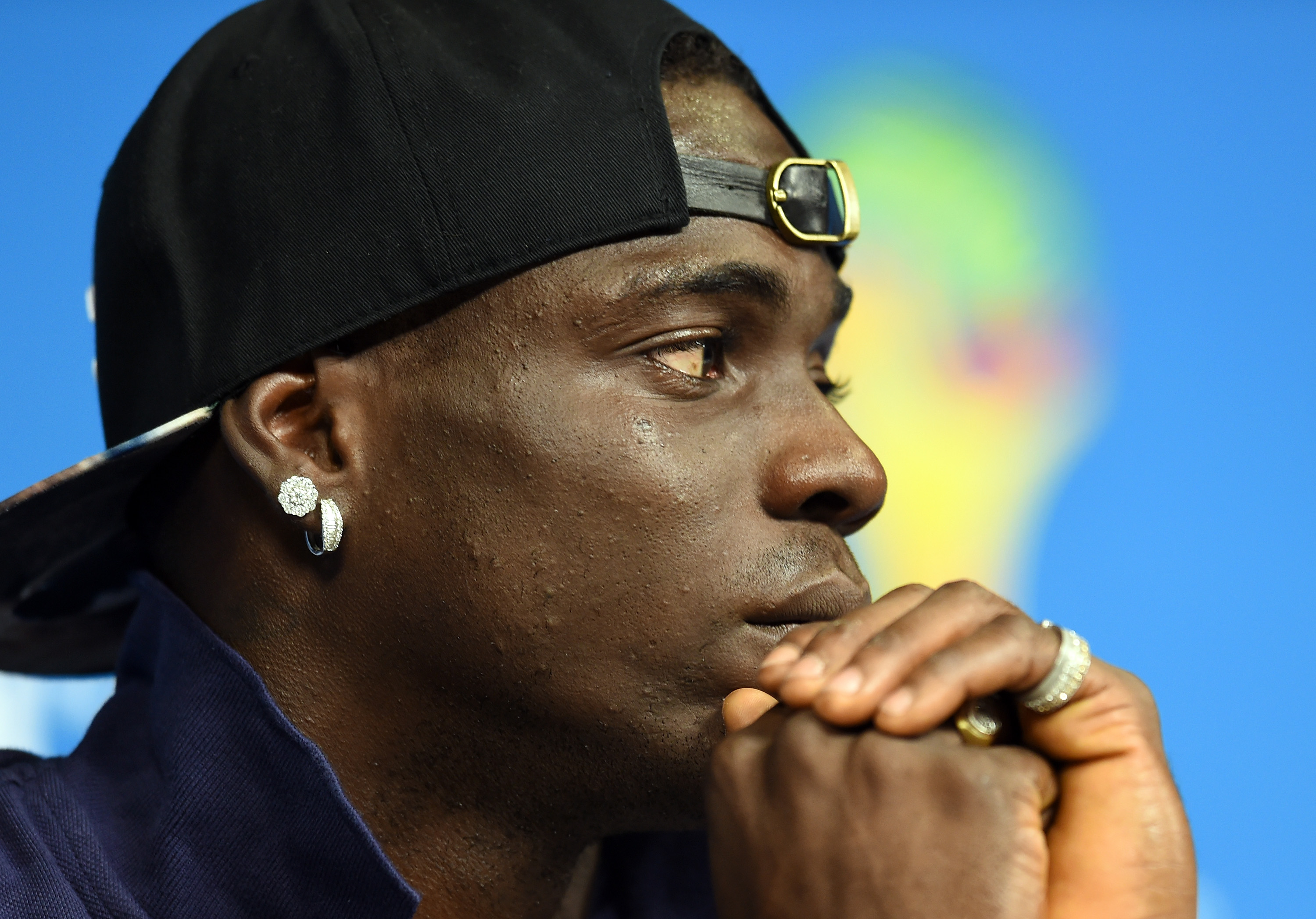 Após eliminação, Balotelli responde a críticas em redes sociais