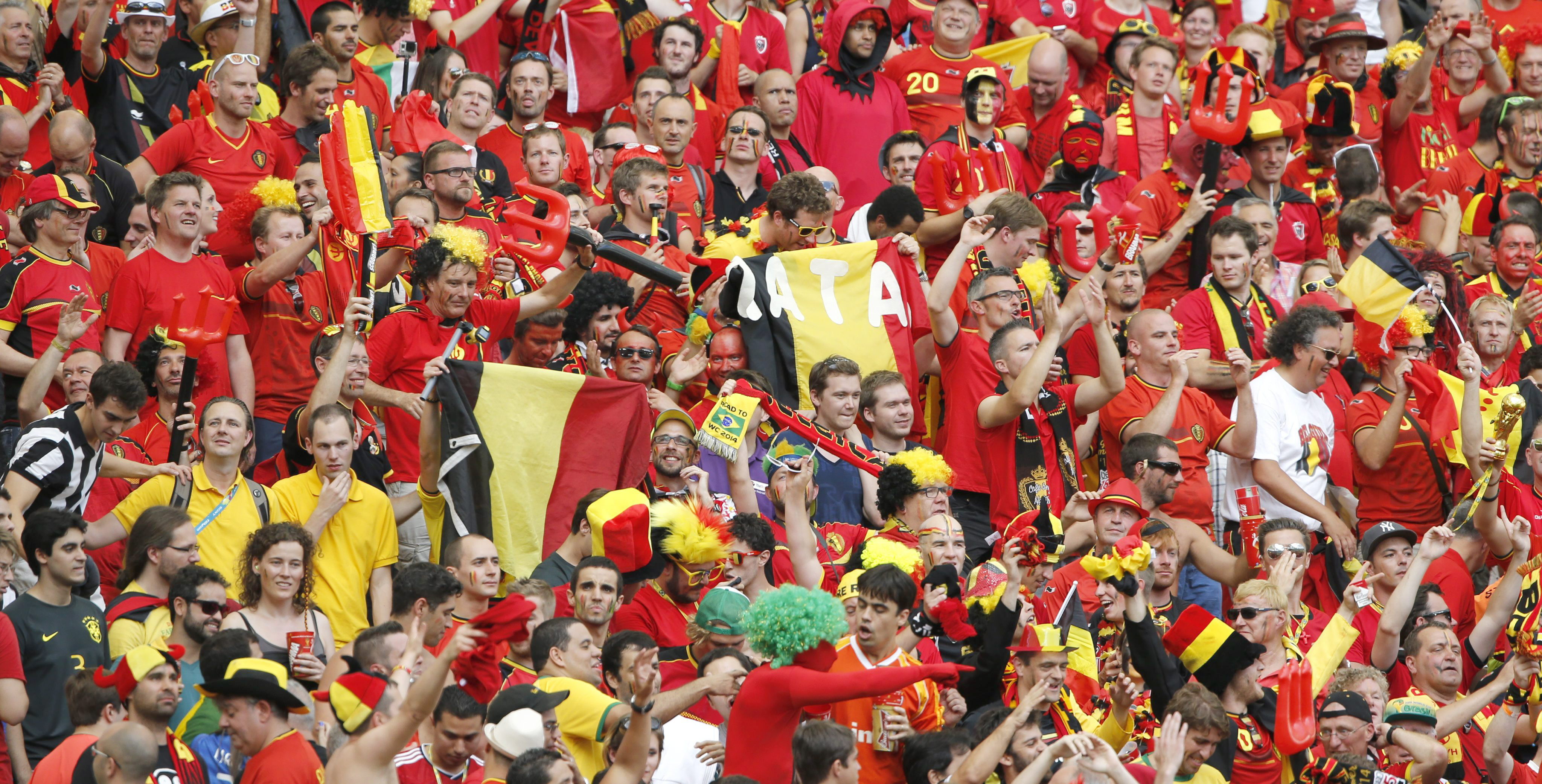 Torcida da Bélgica faz a festa no Maracanã após classificação para a próxima fase