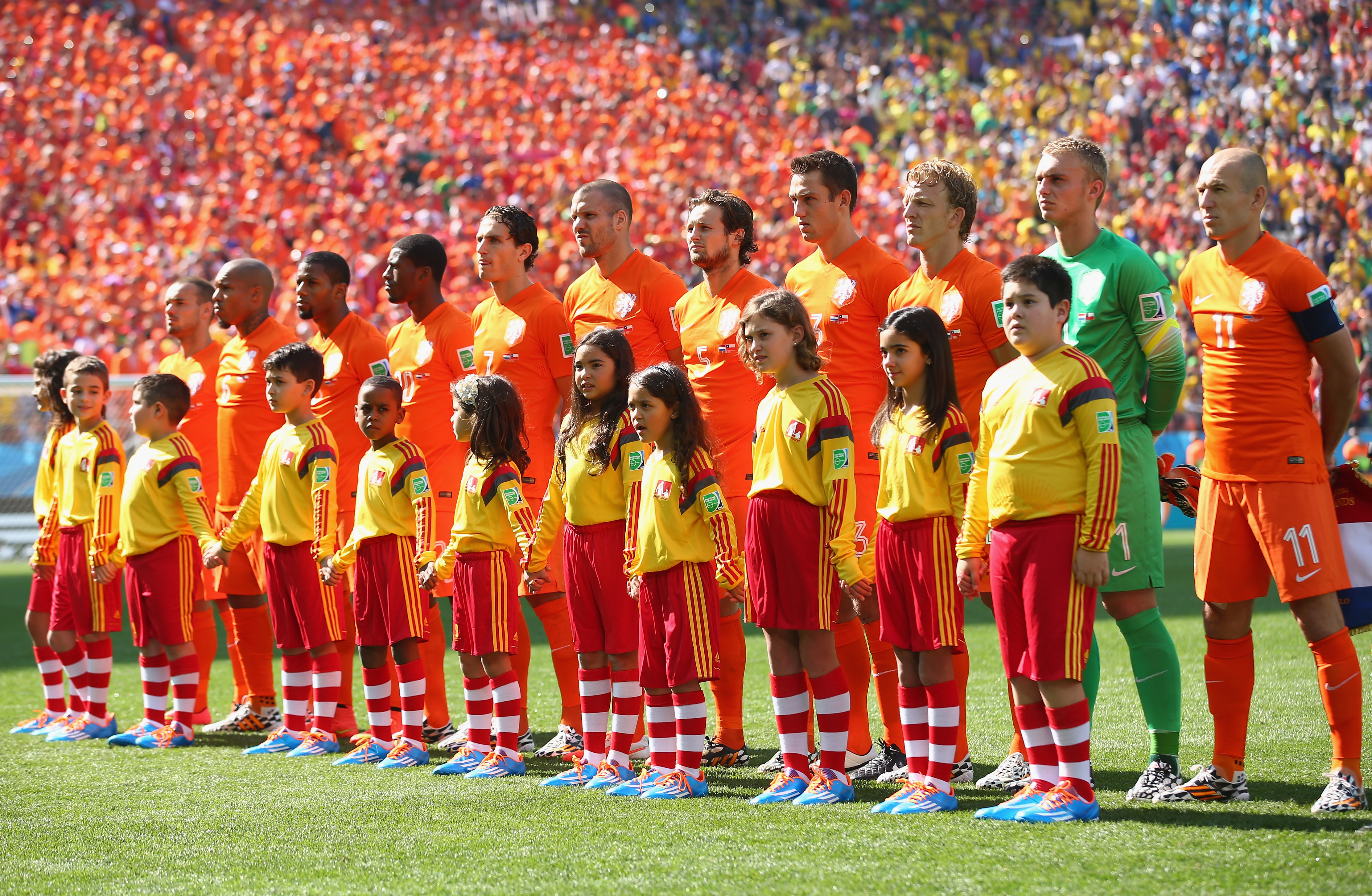 Sem Van Persie, Holanda joga sem um ‘van’ pela primeira vez após 18 anos