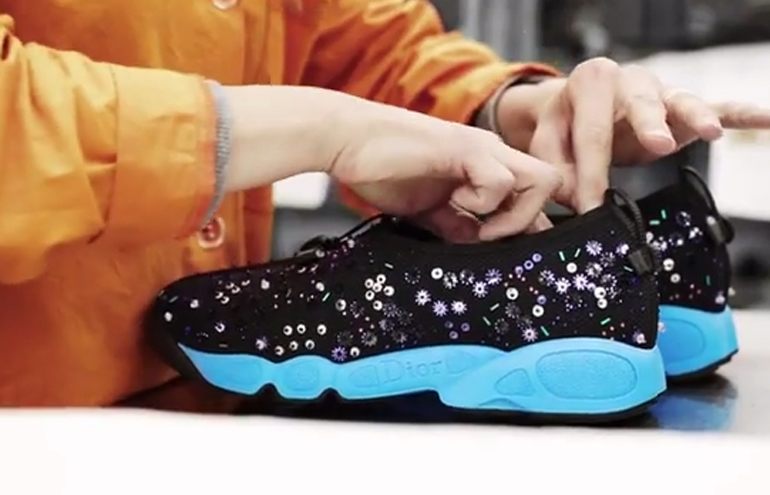 Vídeo da Dior revela o processo de criação de seus sneakers couture