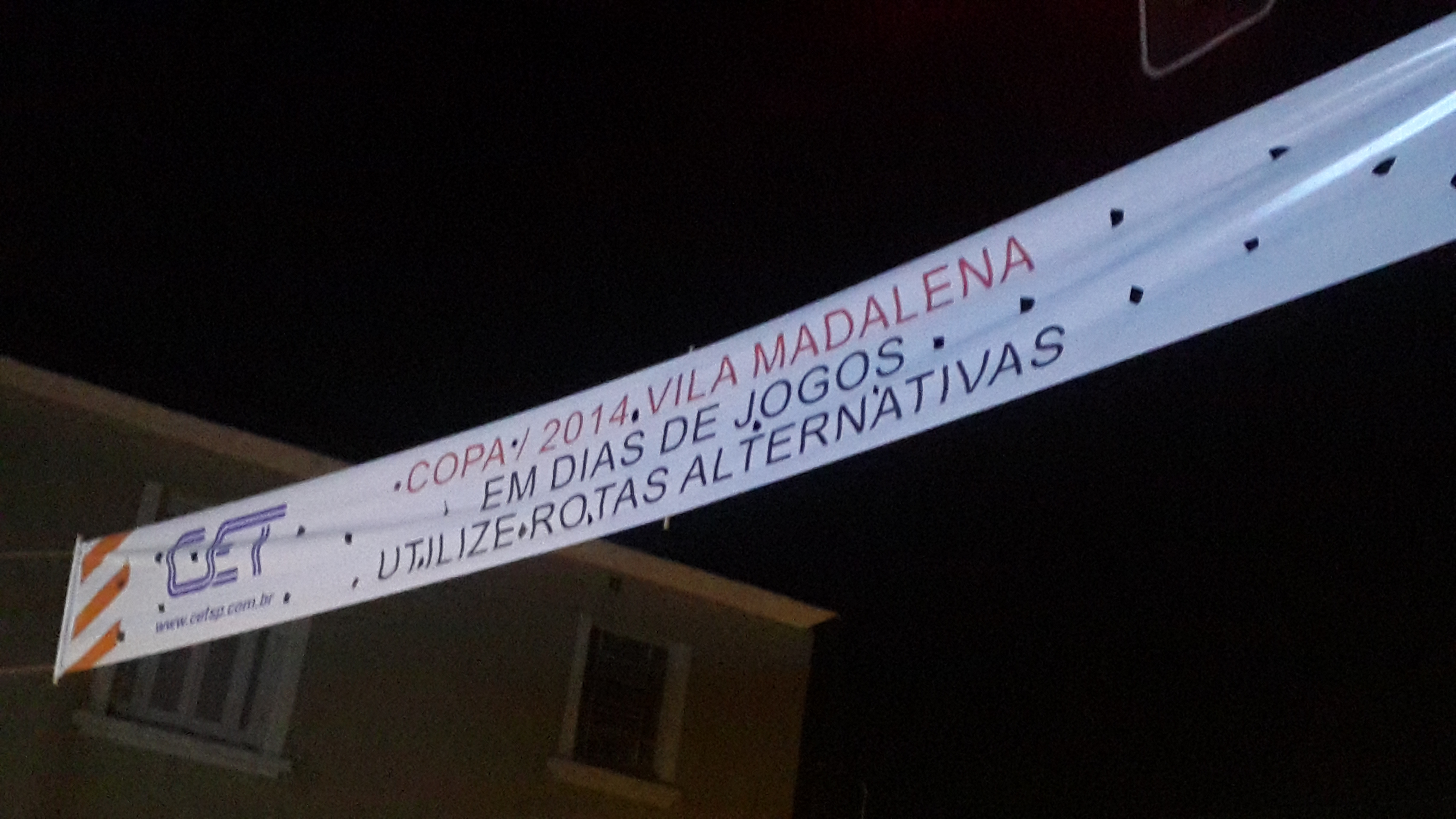 Sem jogo, Vila Madalena não muda e estrangeiros ‘eliminados’ seguem no bairro
