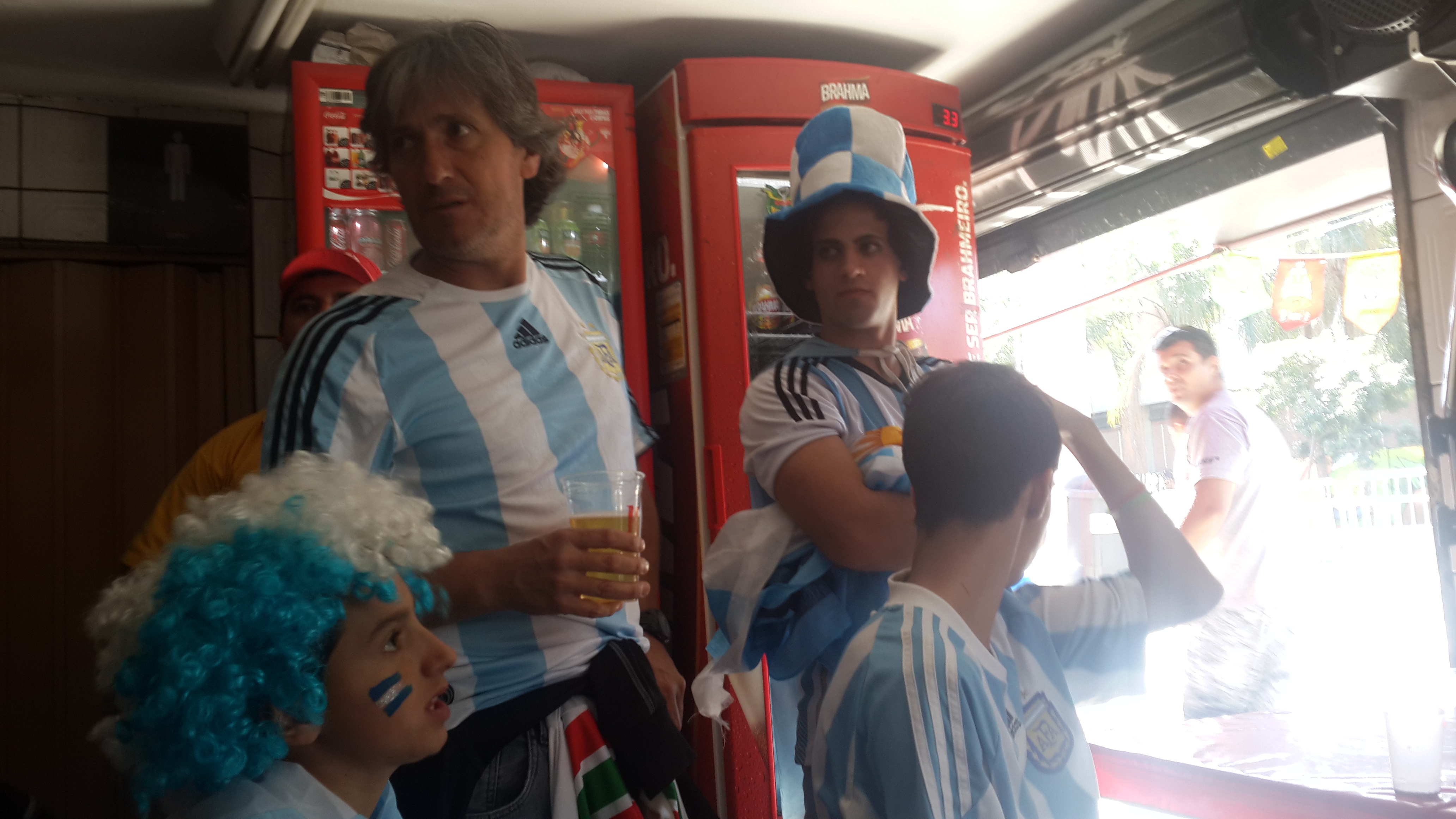 Classificados, argentinos brincam com Neymar e o comparam a Shakira; assista