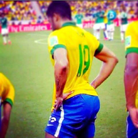 Além de ser um dos atletas mais fortes da atualidade, Hulk detém o título de esportista com o maior bumbum por conta dos seus 111 cm de quadril.