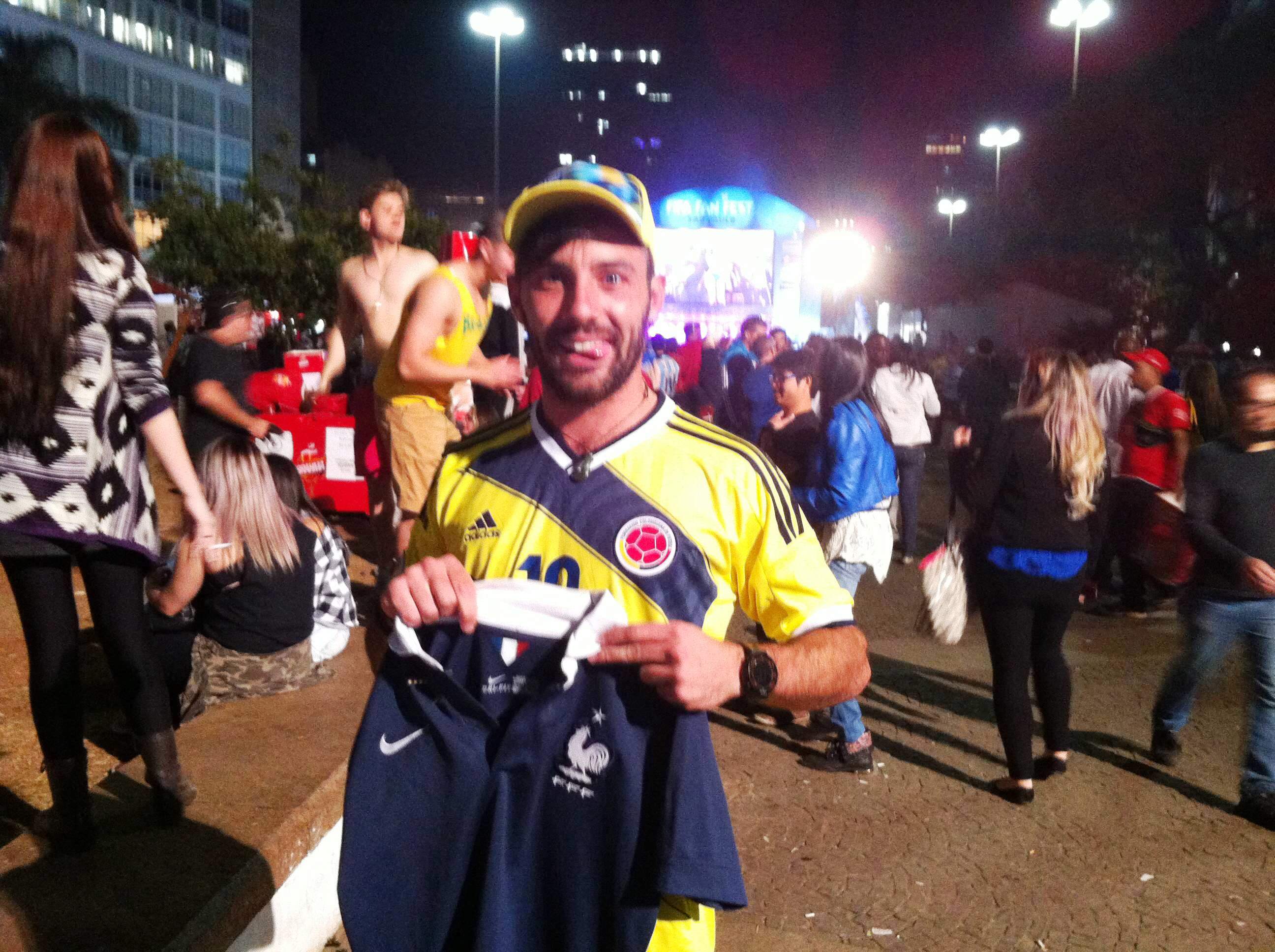 Torcedor ‘franco-colombiano’ agora divide paixão entre três nações na Copa do Mundo