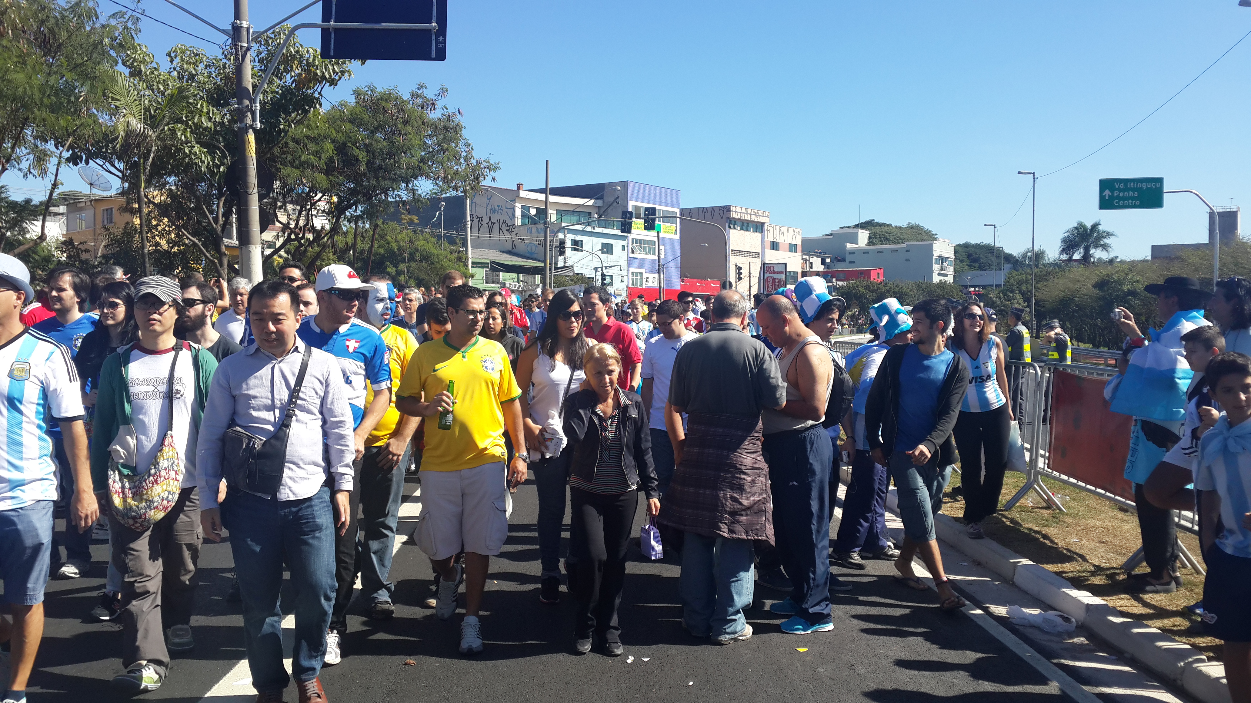 Torcedores criam música satirizando Diego Maradona em Itaquera