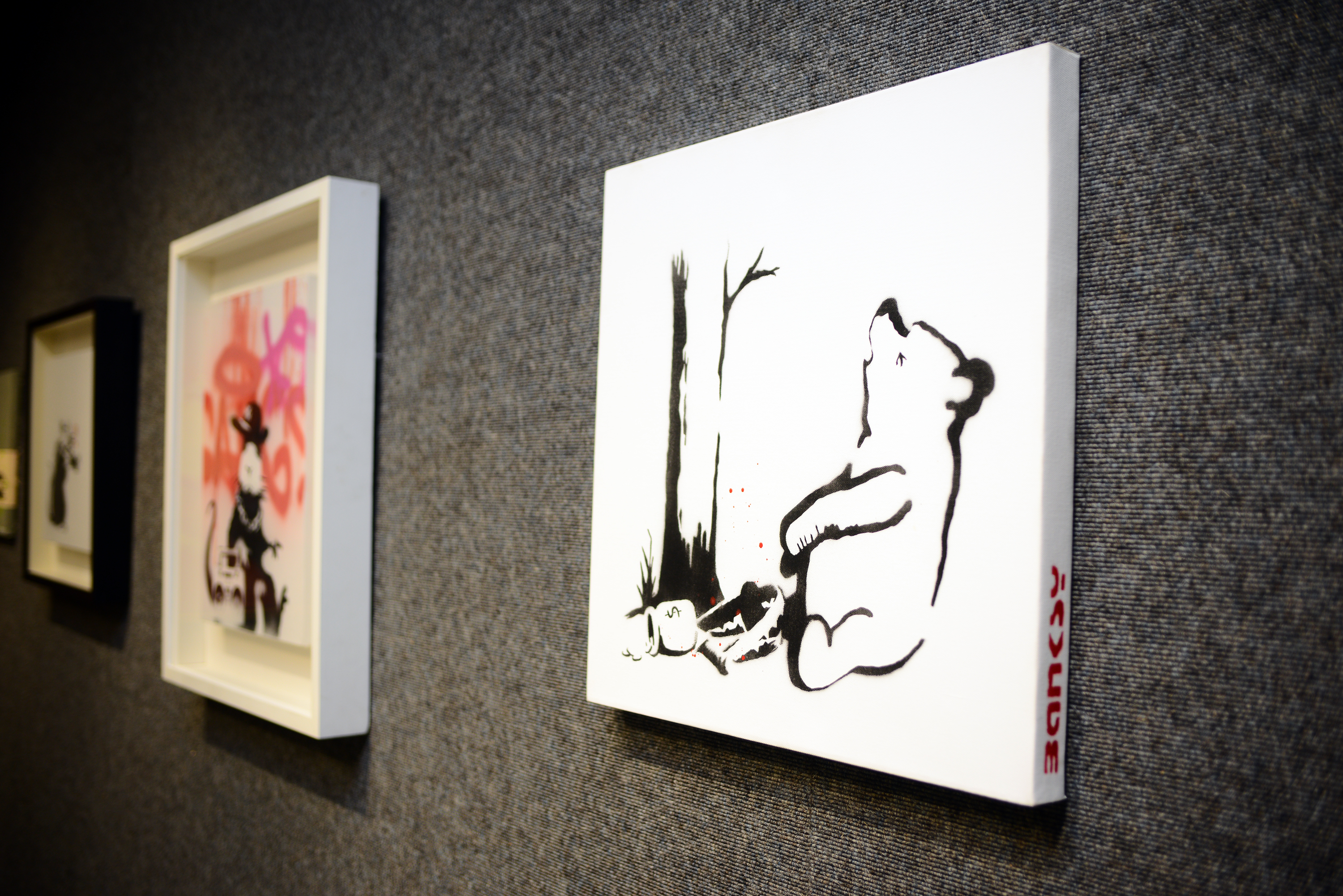 Quadros que Banksy vendeu por US$ 60 são leiloados por US$ 214 mil