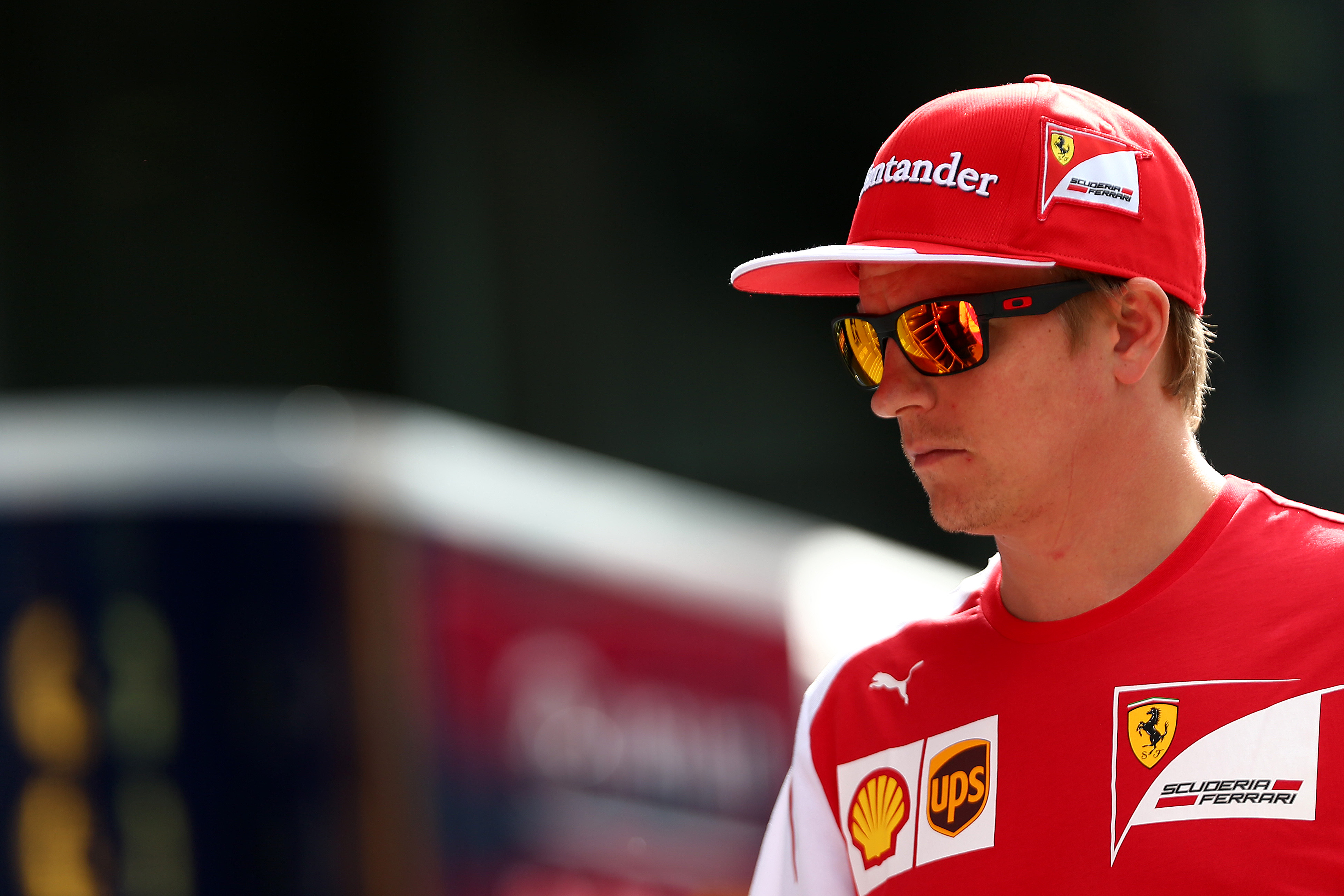 Raikkonen participa de corrida de cortadores de grama na Inglaterra; assista
