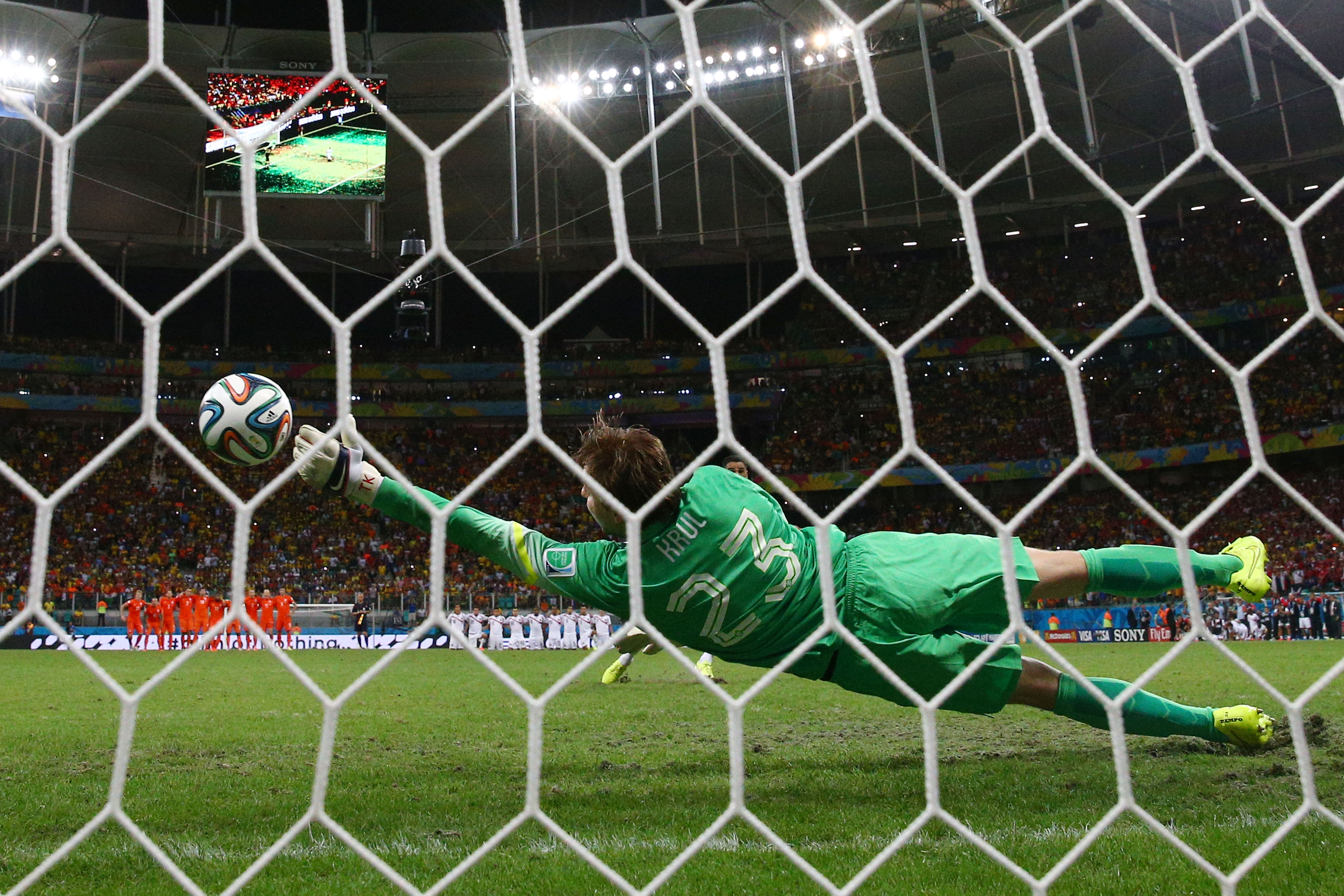 Nos pênaltis, Holanda derrota a Costa Rica e encara a Argentina na semifinal