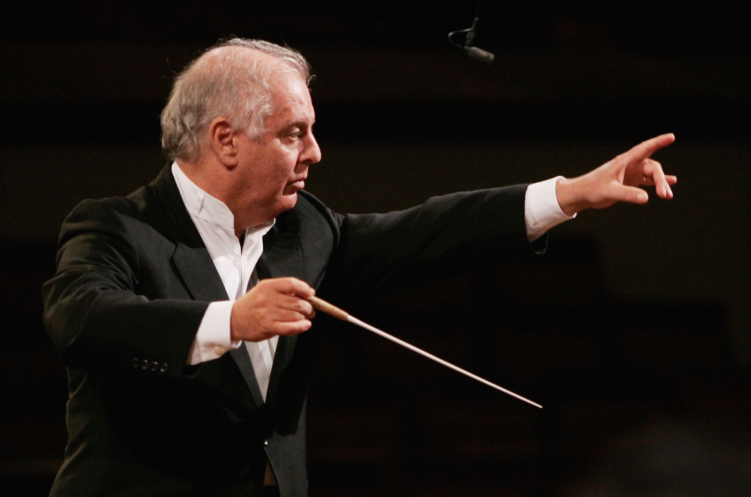 Maestro Barenboim: Israel não tem direito de responder a mortes com bombardeio