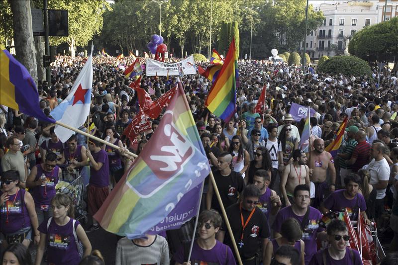 Espanhóis vão às ruas para defender direitos dos homossexuais no mundo todo