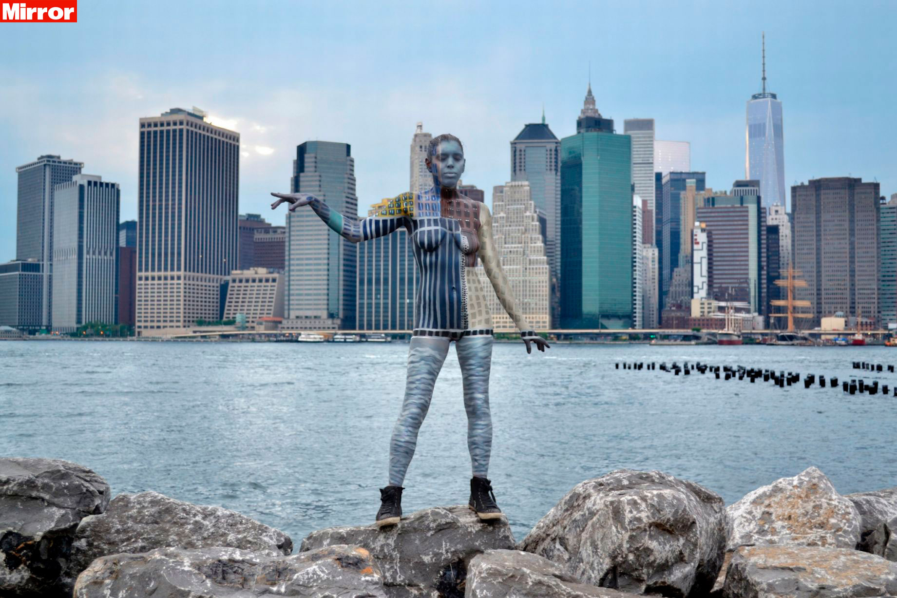 Com pintura corporal, modelos se camuflam em paisagens de Nova York