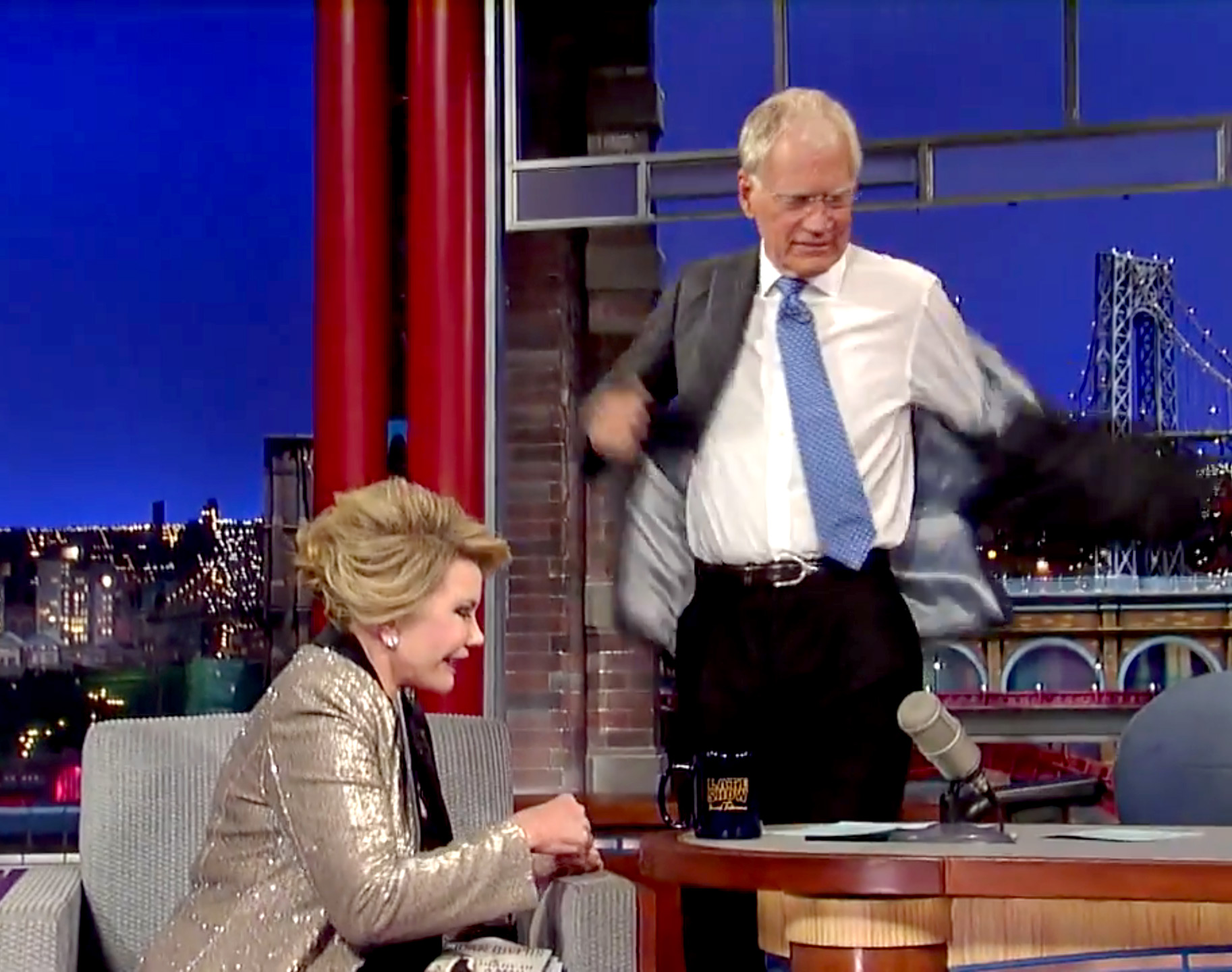David Letterman abandona palco e deixa Joan Rivers falando sozinha em programa
