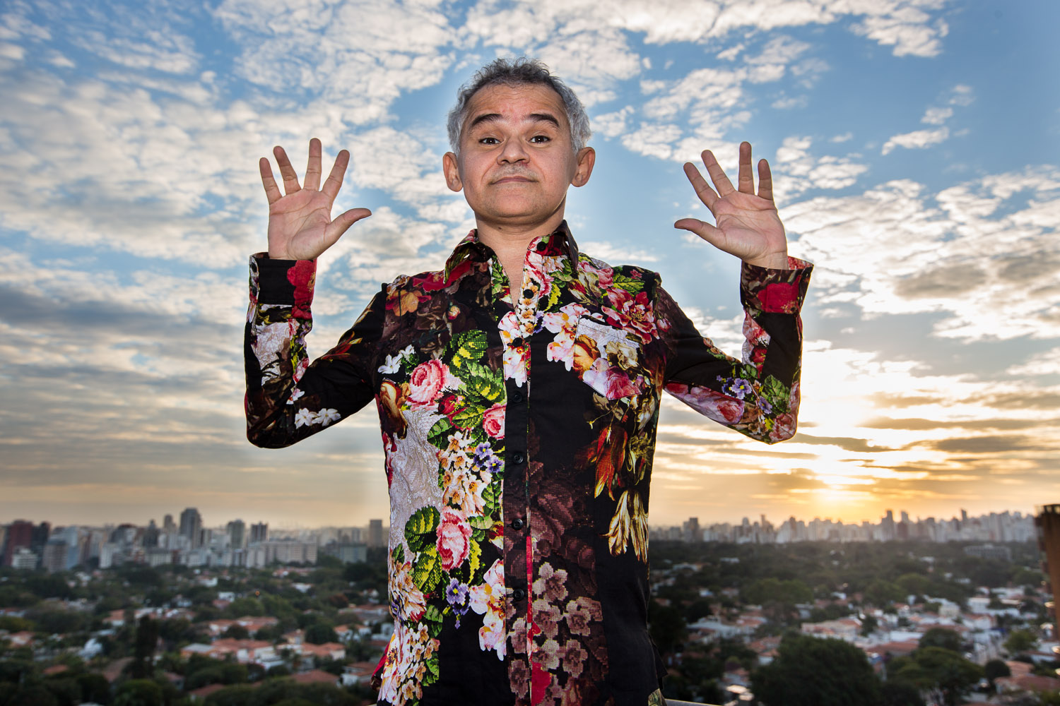 'Eu não sou um ator fazendo música. Eu sou um poeta', diz Gero Camilo
