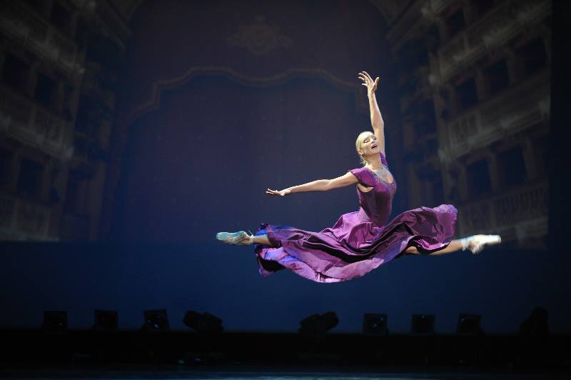 Russo precisa chamar ambulância duas vezes após sexo com bailarina do Bolshoi