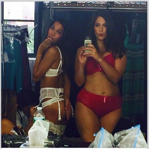Modelo plus size posta selfie e defende a beleza da mulher real