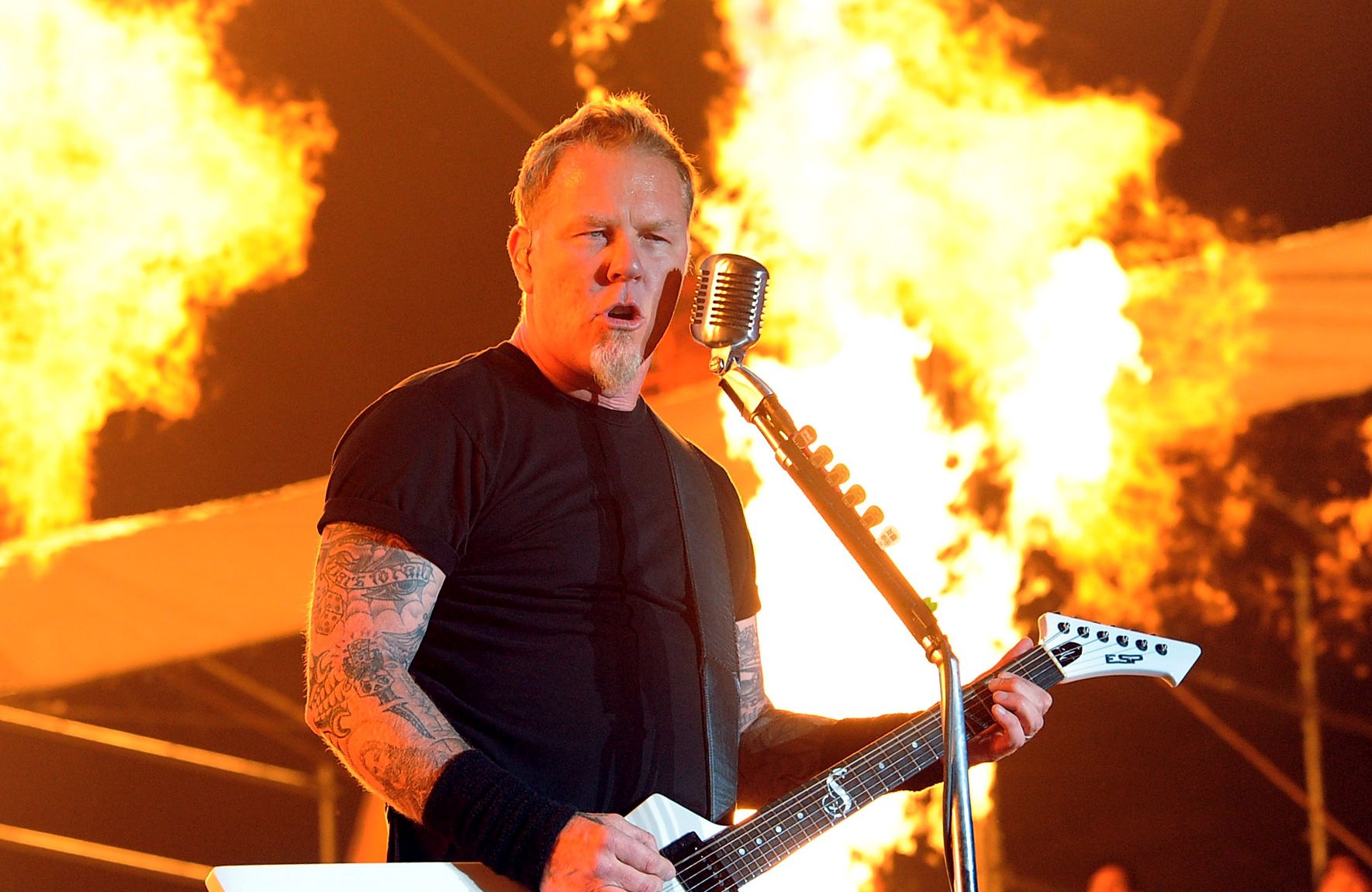 Vocalista do Metallica tem biografia lançada. Veja outros músicos que tiveram histórias contadas