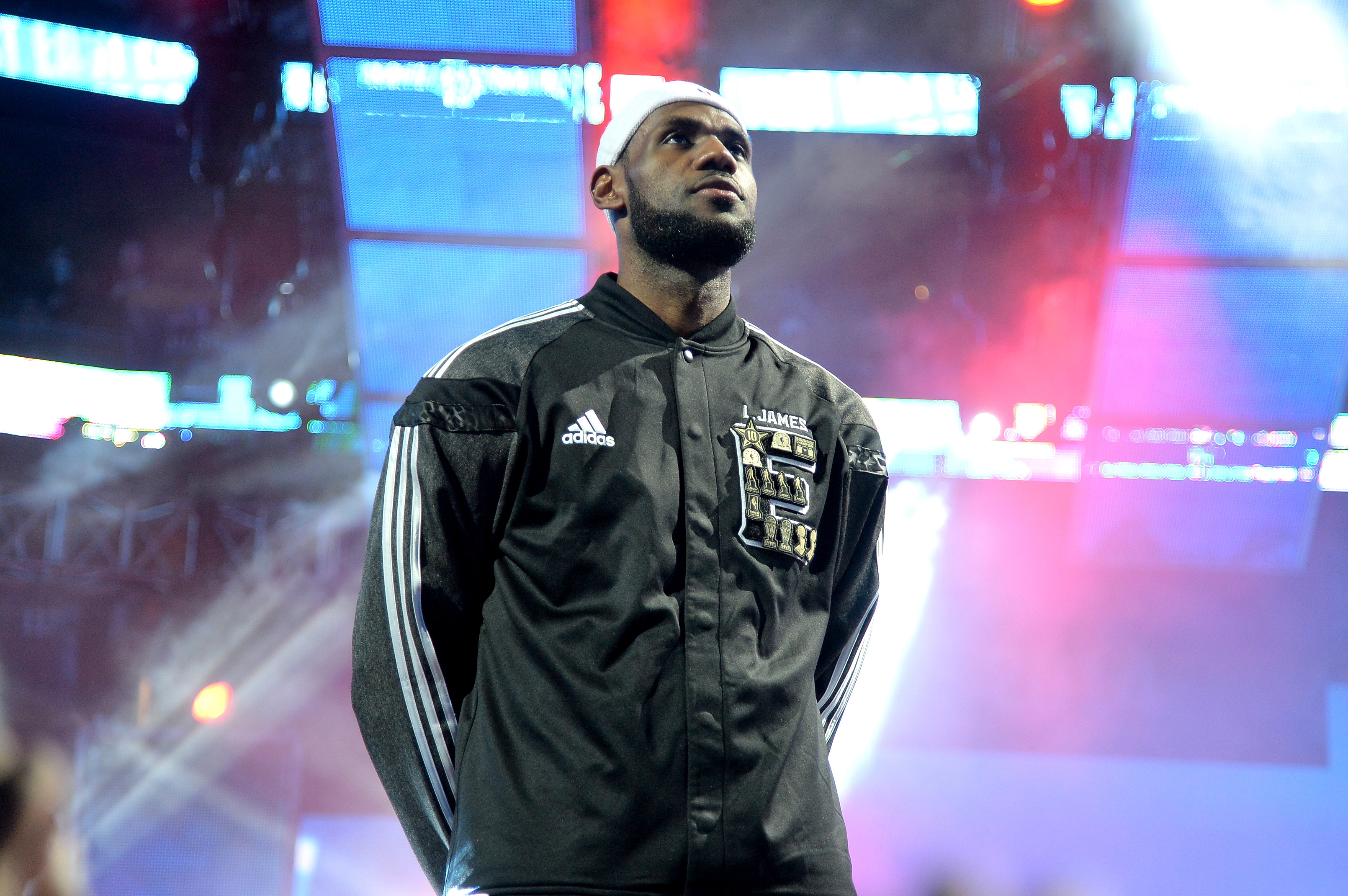 LeBron James gastou US$ 2 mil em cupcakes para se desculpar com vizinhos