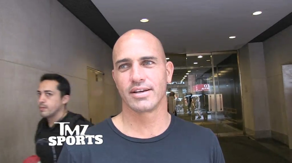 Segundo Kelly Slater, melhor surfista entre celebridades é top model supergata; veja!