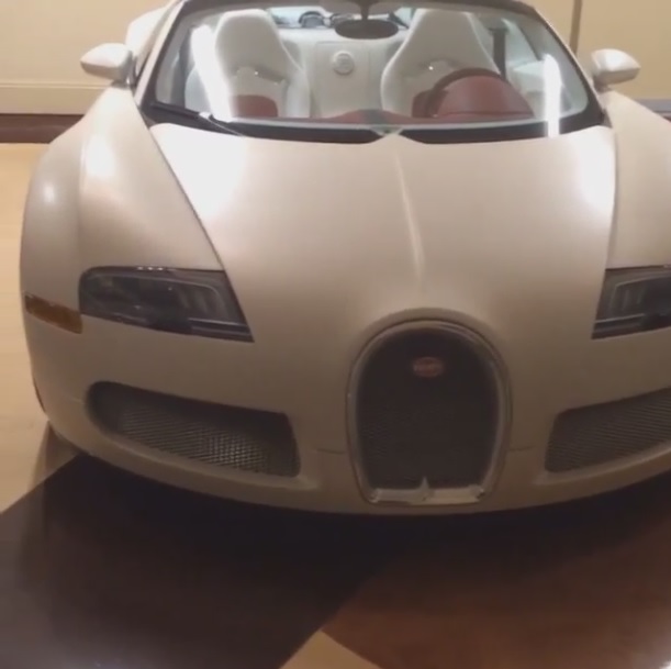 Sem novidade: Mayweather mostra garagem recheada de carros luxuosos