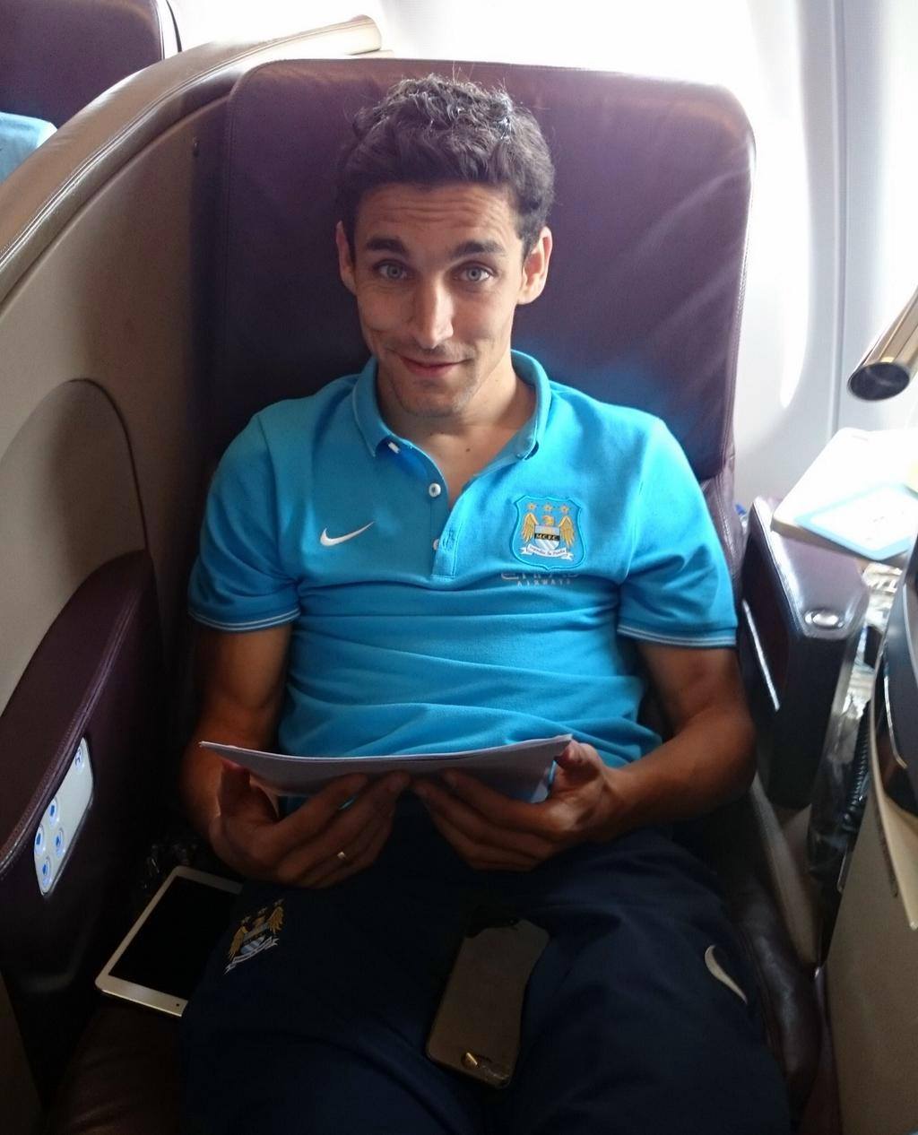 Manchester City faz ação com Jesús Navas no Twitter e acaba criando ‘piada bíblica’