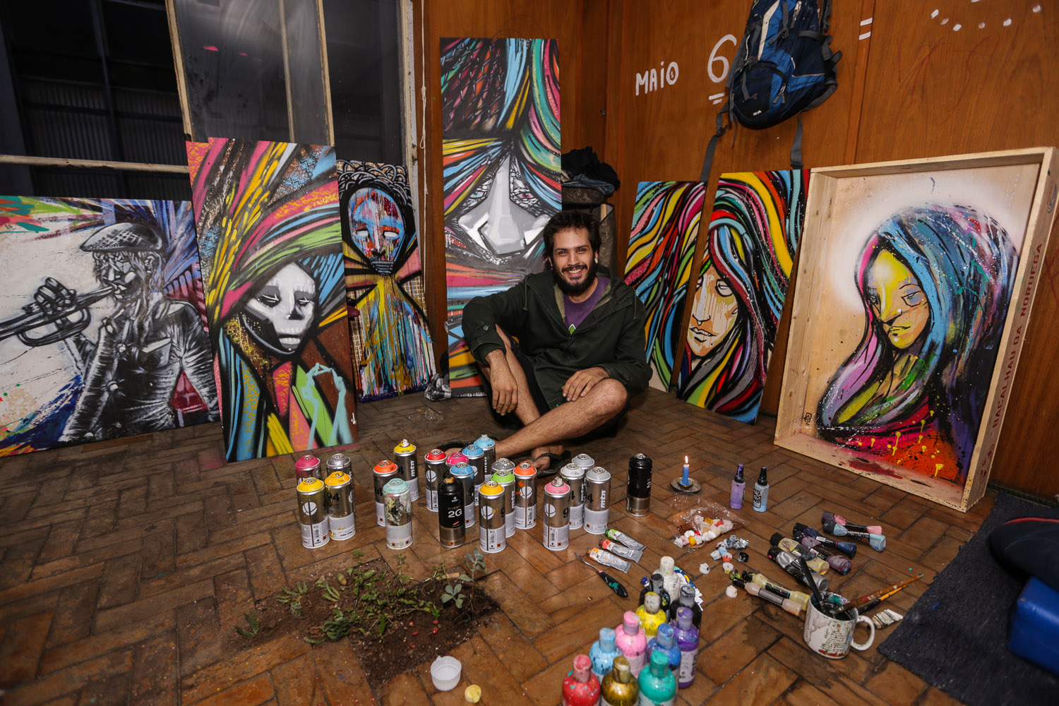 Ocupado por artistas, prédio abandonado no centro de SP tem shows, oficinas e arte