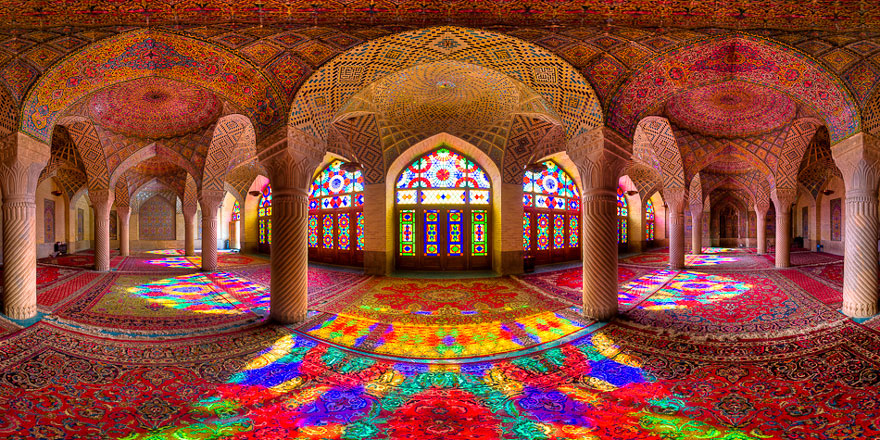 Mohammad Domiri conseguiu captar toda a explosão de cores que as mesquitas possuem