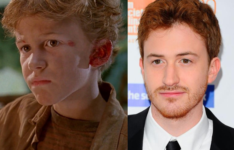 Joseph Mazzello, de 30 anos, Tim Murphy, irmão mais novo de Lex , papel que ela repetiu em “O Mundo Perdido: Jurassic Park” (1997). Em declaração dada em 2013 à revista People o ator disse que prefere não ser lembrado por seu papel em Jurassic Park. Mazzelo continua fazendo cinema e seu último papel de destaque foi em A Rede Social (2012), de David Fincher, em que interpretou Dustin Moskovitz