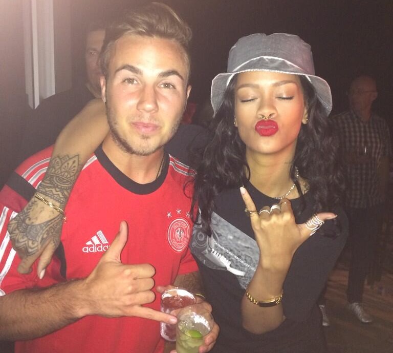 Rihanna se empolga com futebol após a Copa e quer comprar time no Reino Unido