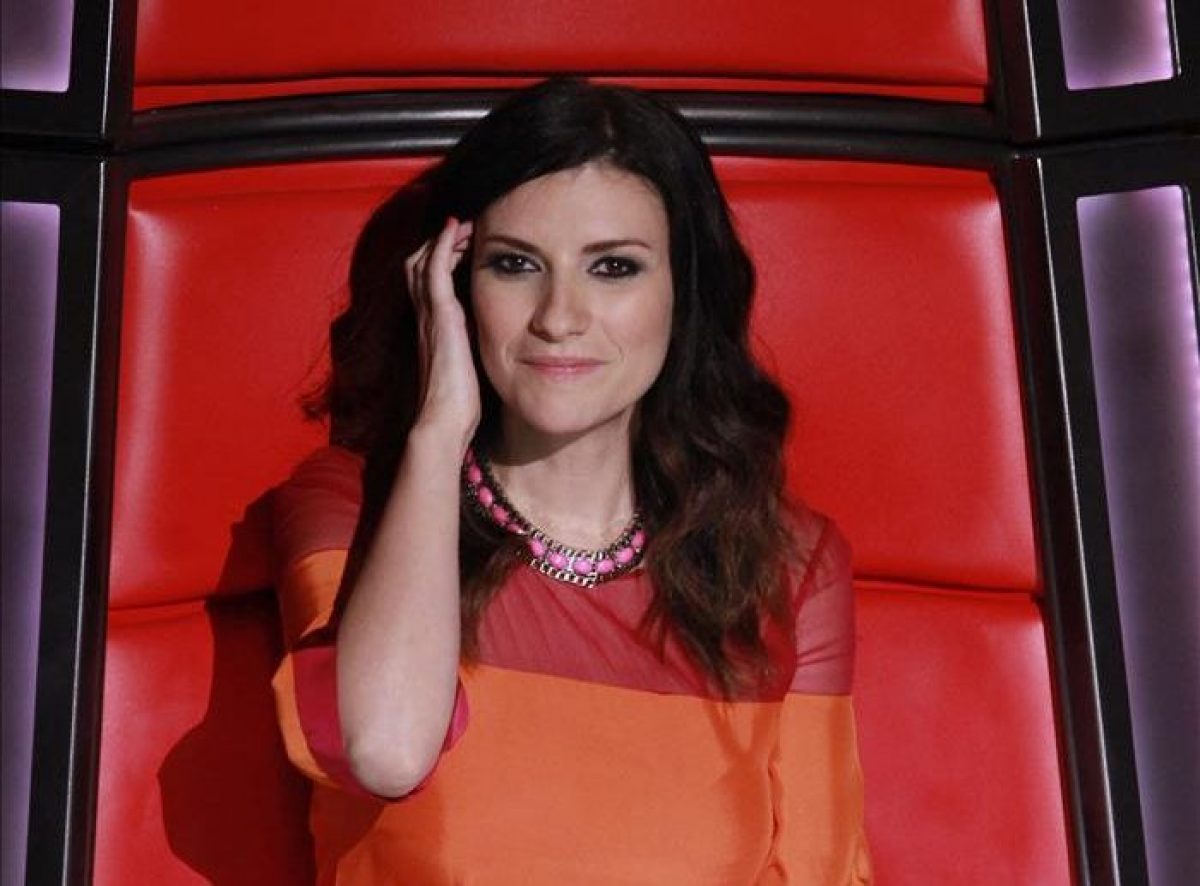 Laura Pausini reclama da repercussão de vídeo em que estaria sem calcinha –  Vírgula