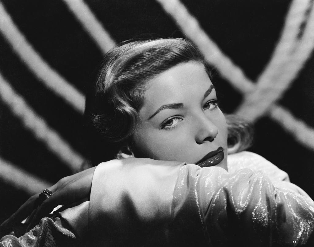 Lauren Bacall (1924-2014) foi uma das últimas divas da era de ouro de Hollywood. Ao longo de 89 anos de vida e 70 de carreira, atuou em dezenas de obras marcantes. Confira a seguir.