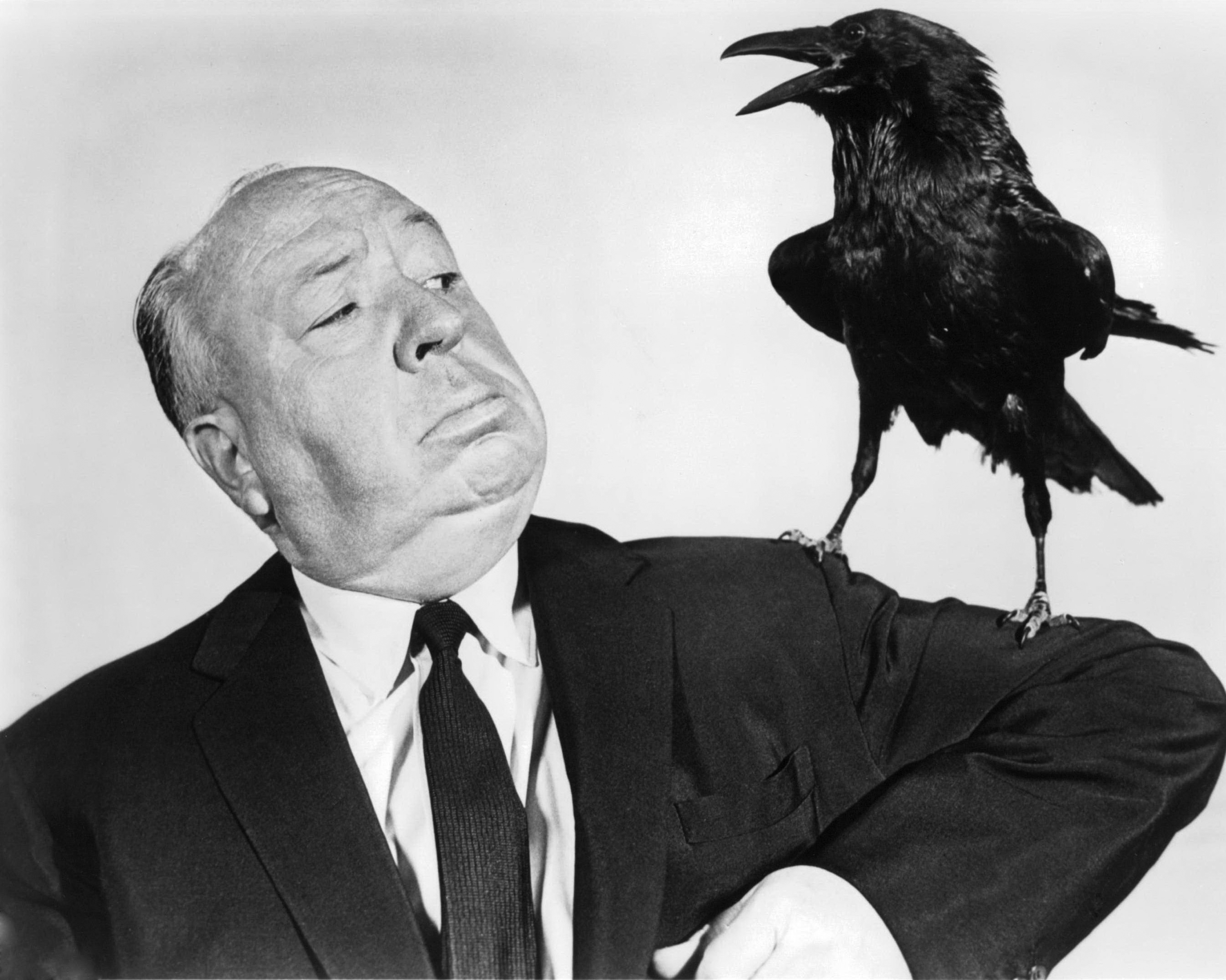 Confira todas as pontas de Hitchcock em seus filmes, no dia em que o cineasta faria 115 anos