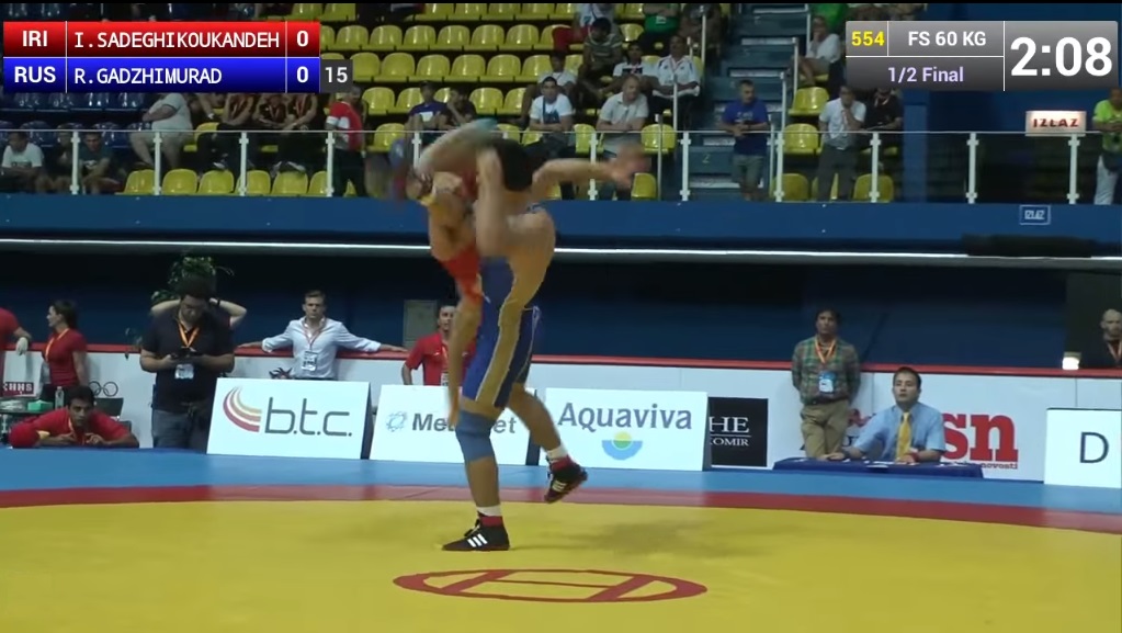 Iraniano aplica golpe fantástico e vira luta no Mundial Junior de Taekwondo; assista