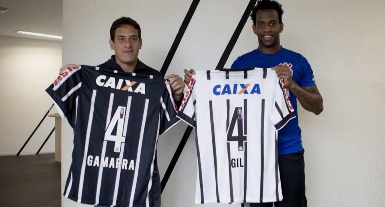 Corinthians promove encontro histórico de zagueiros: ‘Gamarra Negro’ e ‘Gil Branco’