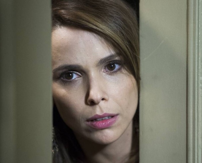 Débora Falabella volta à TV na pele de personagem com transtorno de personalidade