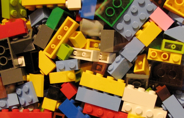 Mulher é presa em Nova York após furtar US$ 59 mil em brinquedos da LEGO