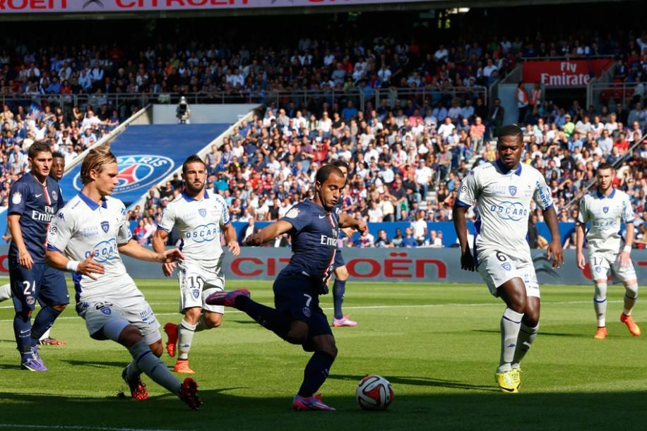 Lucas diz que 7 a 1 é motivo de tabu em conversas entre jogadores do PSG