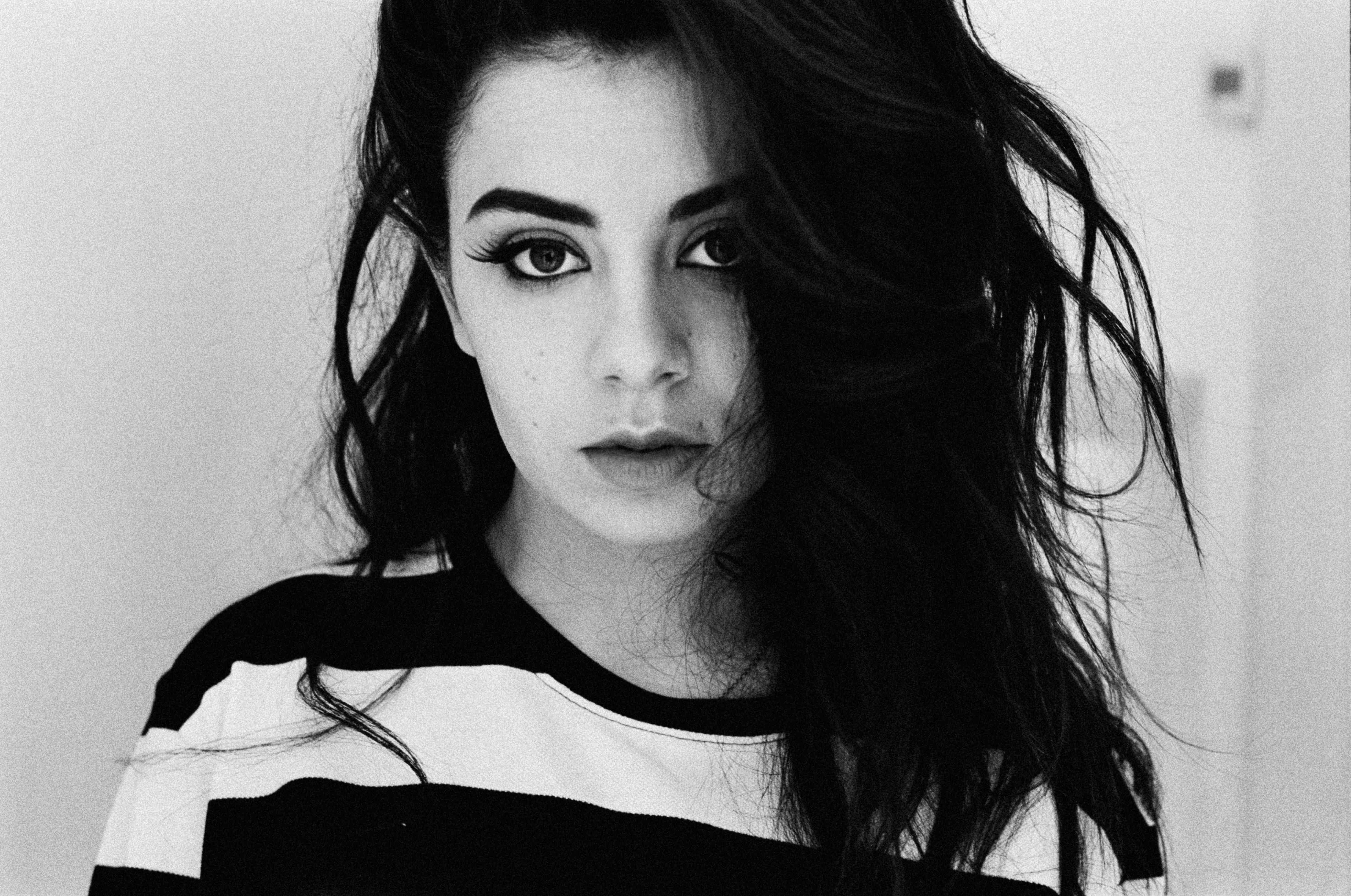 Charli XCX se rebela em novo single, 'Break the Rules'; ouça