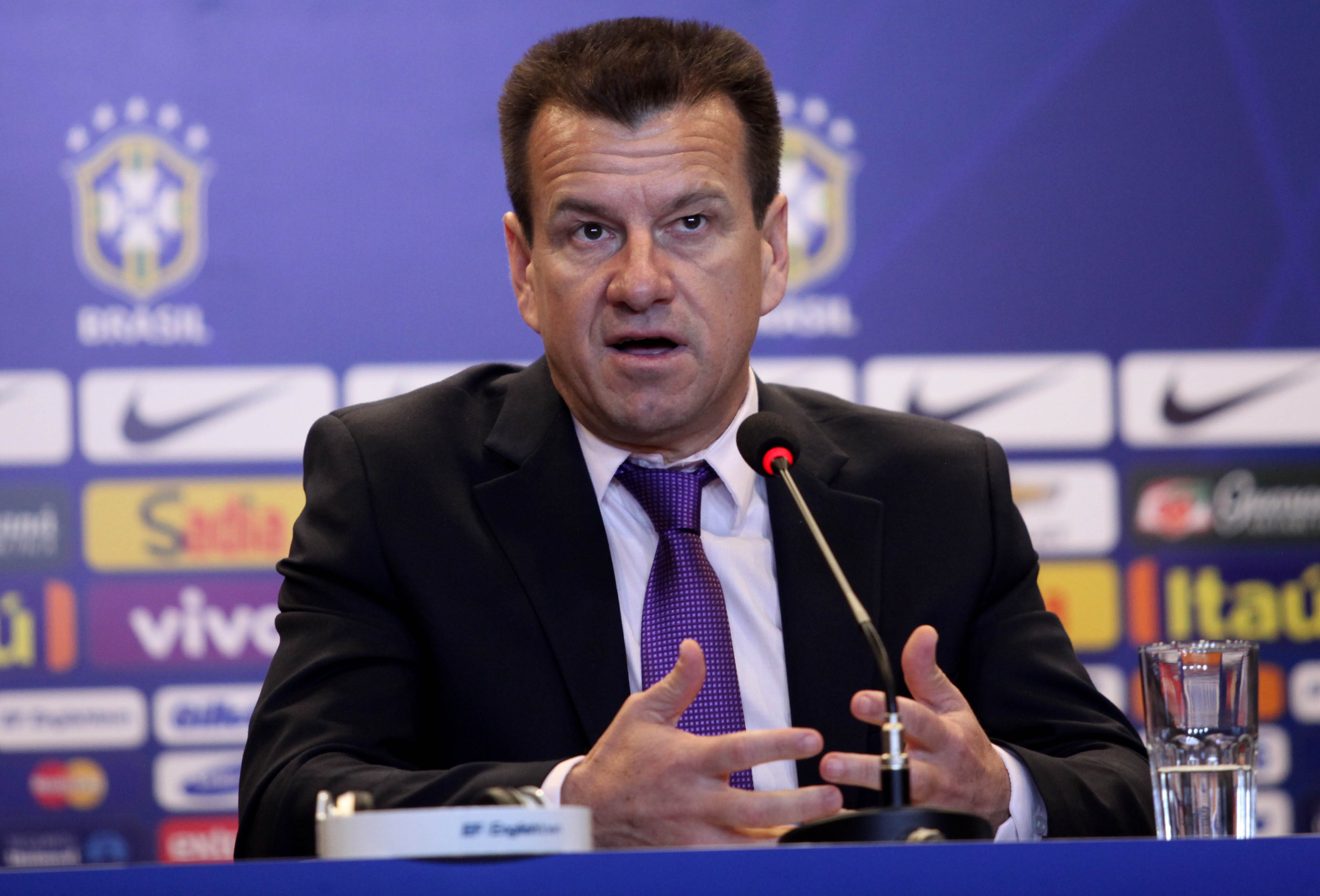 Agora comandada por Dunga, Seleção Brasileira sobe no ranking da Fifa